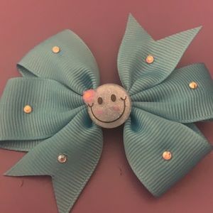Smiley face bow